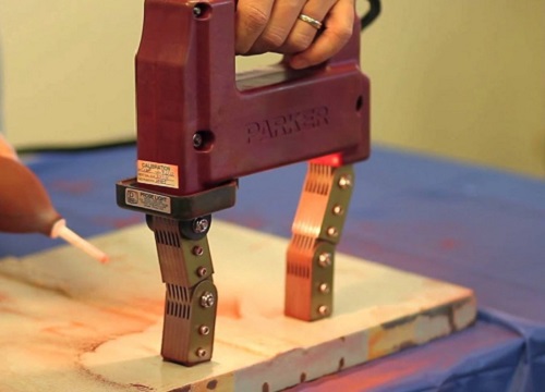 Magnetic particle yoke testing on a welded component